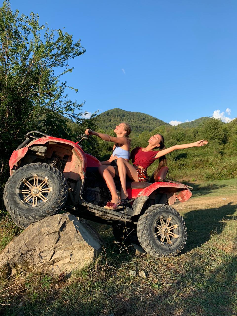 Заказать экскурсию в Лоо поездку на квадроциклах можно на сайте