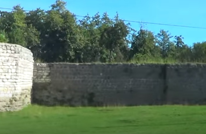 Стены Римской крепости в Абхазии