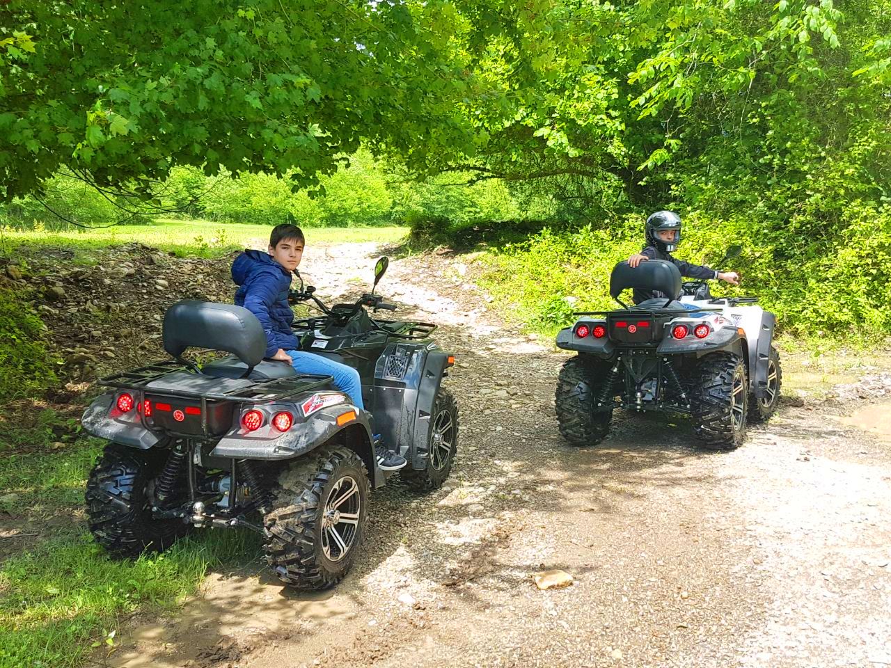 Экскурсии в Лоо катание на квадроциклах по горам